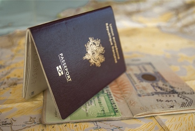 Image source: https://pixabay.com/photos/passport-visa-border-buffer-3127925/